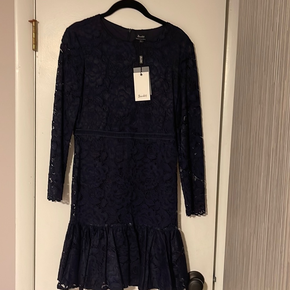 Navy lace dress. Never worn with tags. Size 6